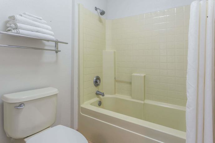 Imagen de la habitación del Hotel Signature Inn Merced Yosemite Parkway. Foto 5