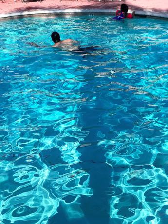 Imagen de la piscina del Hotel Signature Inn Merced Yosemite Parkway. Foto 11