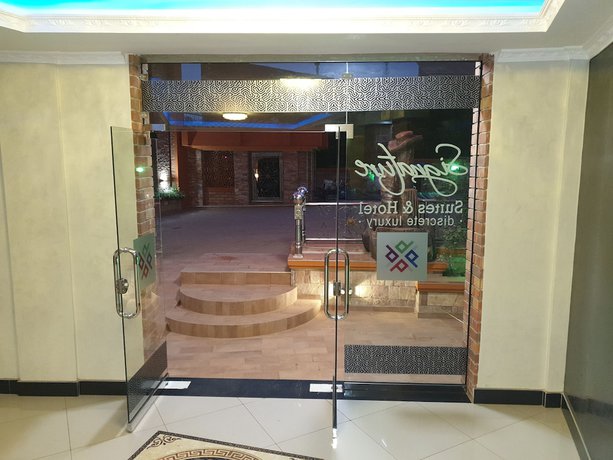 Imagen de los interiores del Hotel Signature Suites and. Foto 16
