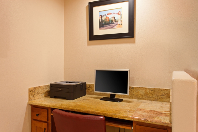 Imagen de los interiores del Hotel Signature Temecula. Foto 14