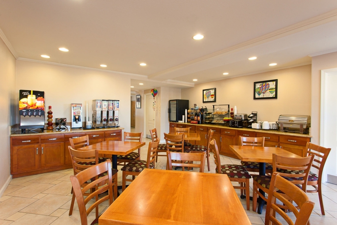 Imagen del bar/restaurante del Hotel Signature Temecula. Foto 5
