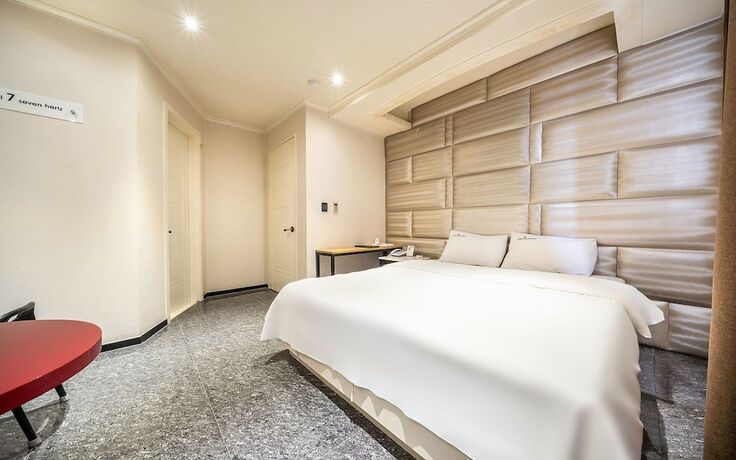 Imagen de la habitación del Hotel Siheung Seven Hertz. Foto 11