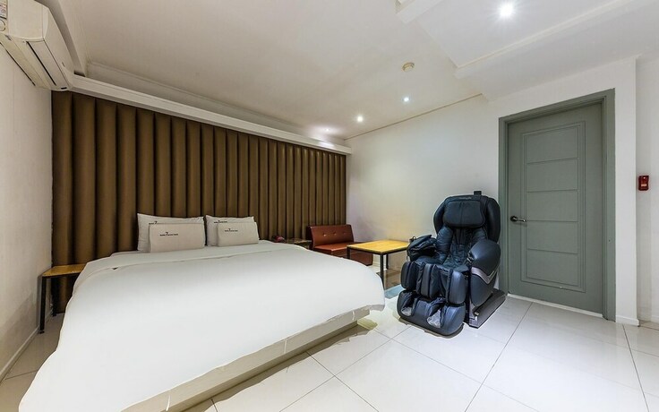 Imagen de la habitación del Hotel Siheung Seven Hertz. Foto 27