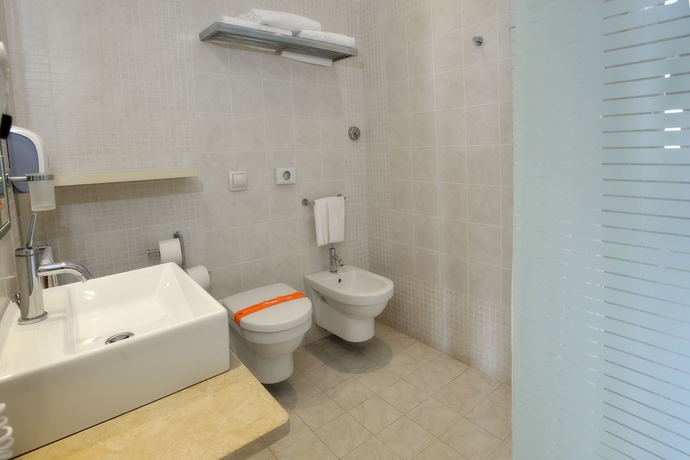 Imagen de la habitación del Hotel Sikania Resort and Spa. Foto 6