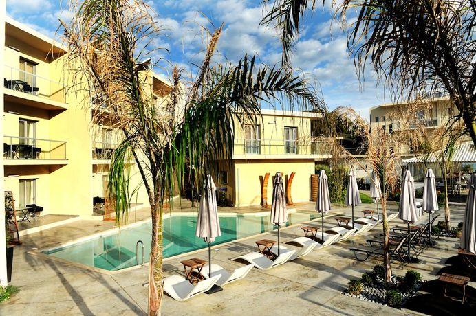 Imagen de la piscina del Hotel Sikyon Coast and Resort. Foto 18