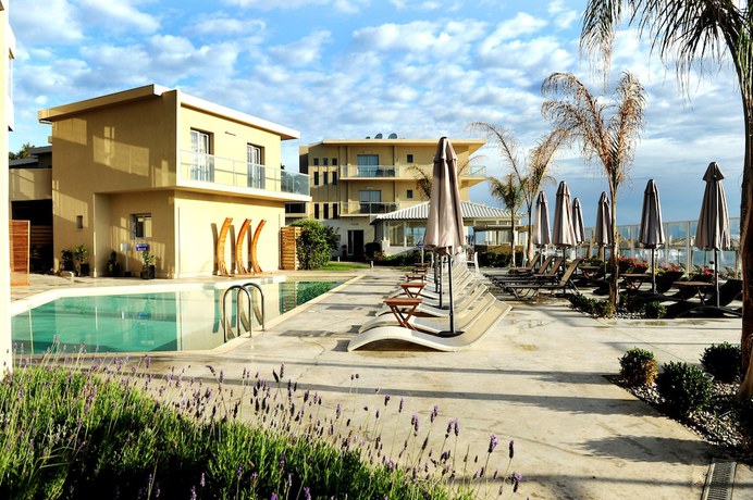 Imagen de la piscina del Hotel Sikyon Coast and Resort. Foto 20
