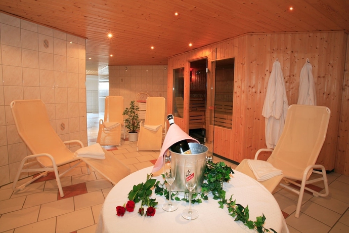 Imagen de la piscina del Hotel Silberhorn. Foto 17