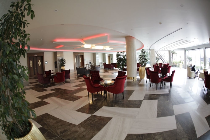 Imagen de los interiores del Hotel Silence Istanbul and Convention Center. Foto 19
