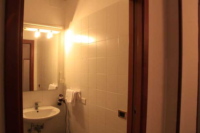 Imagen de la habitación del Hotel Sileno. Foto 6