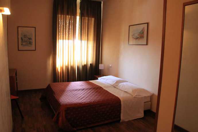 Imagen de la habitación del Hotel Sileno. Foto 7