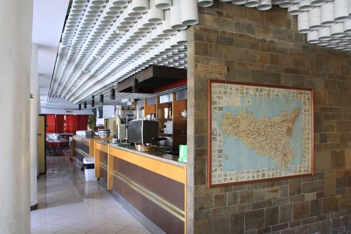 Imagen del bar/restaurante del Hotel Sileno. Foto 3