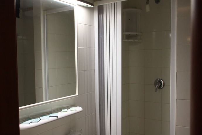 Imagen de la habitación del Hotel Sileno. Foto 8
