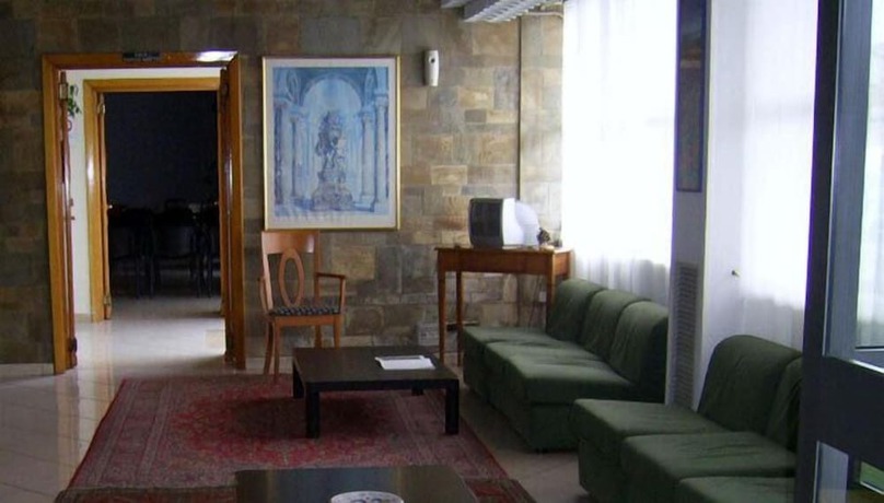 Imagen de los interiores del Hotel Sileno. Foto 17