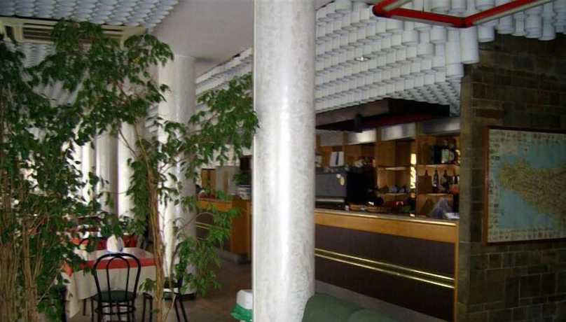 Imagen del bar/restaurante del Hotel Sileno. Foto 4