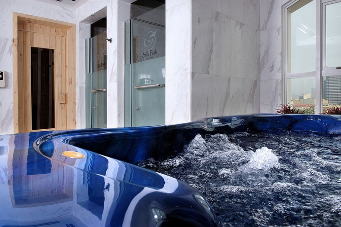 Imagen de la piscina del Hotel Silk Path Hanoi. Foto 16