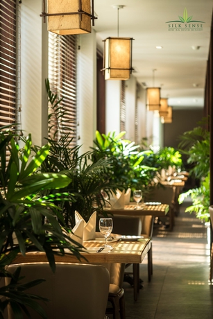 Imagen del bar/restaurante del Hotel Silk Sense Hoi An River Resort, Hoi An. Foto 10