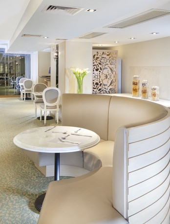 Imagen del bar/restaurante del Hotel Silka Seaview. Foto 5