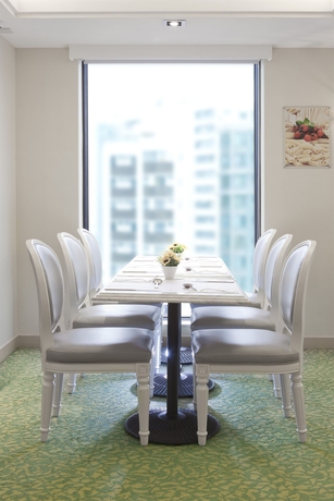 Imagen del bar/restaurante del Hotel Silka Seaview. Foto 6