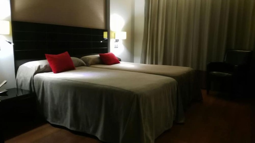 Imagen de la habitación del Hotel Silken Axis Vigo. Foto 7