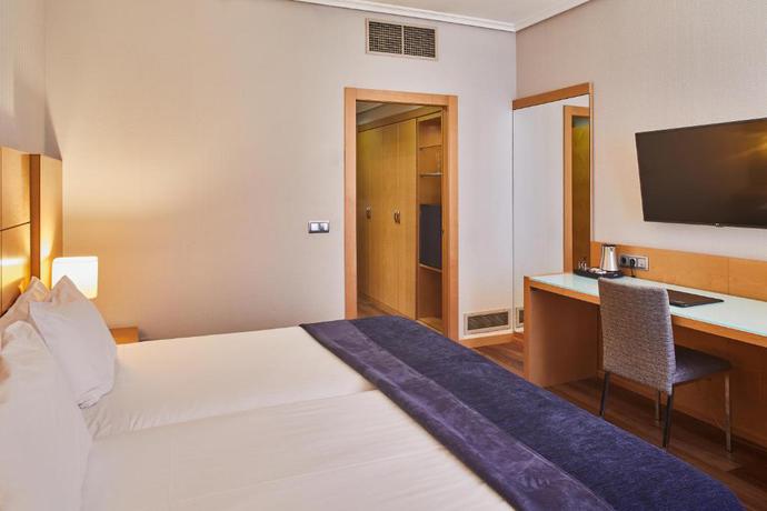 Imagen de la habitación del Hotel Silken Ciudad De Vitoria. Foto 7