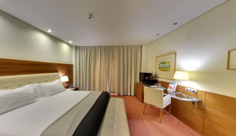 Imagen de la habitación del Hotel Silken Coliseum. Foto 5