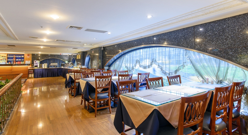 Imagen del bar/restaurante del Hotel Silken. Foto 3