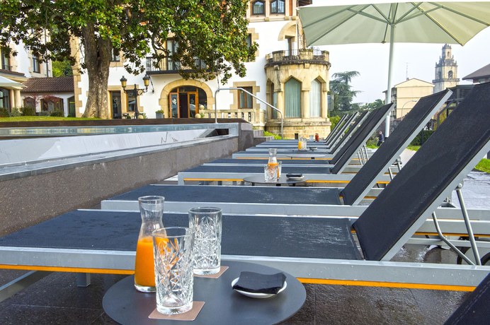 Imagen de la piscina del Hotel Silken Gran Durango. Foto 18