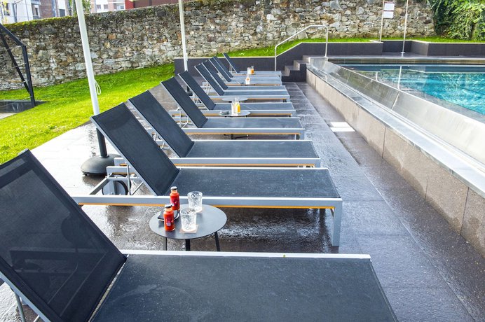 Imagen de la piscina del Hotel Silken Gran Durango. Foto 19