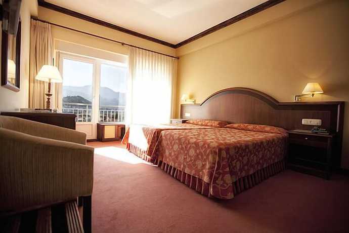 Imagen de la habitación del Hotel Silken Gran del Sella. Foto 7