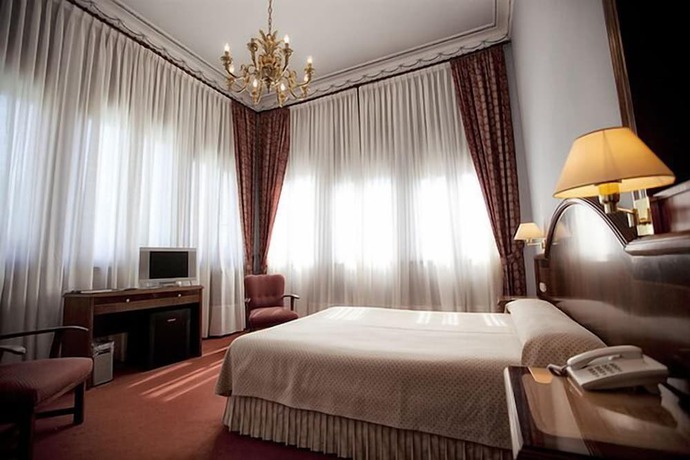 Imagen de la habitación del Hotel Silken Gran del Sella. Foto 9