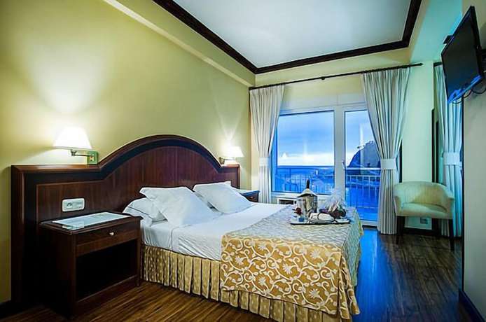 Imagen de la habitación del Hotel Silken Gran del Sella. Foto 12