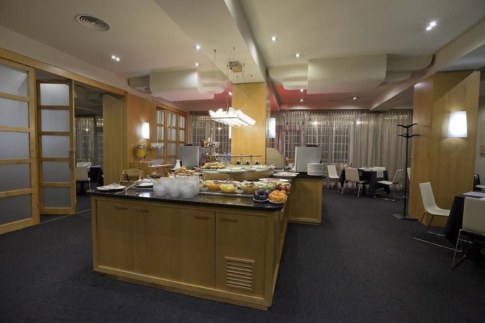 Imagen del bar/restaurante del Hotel Silken Indautxu Bilbao. Foto 2