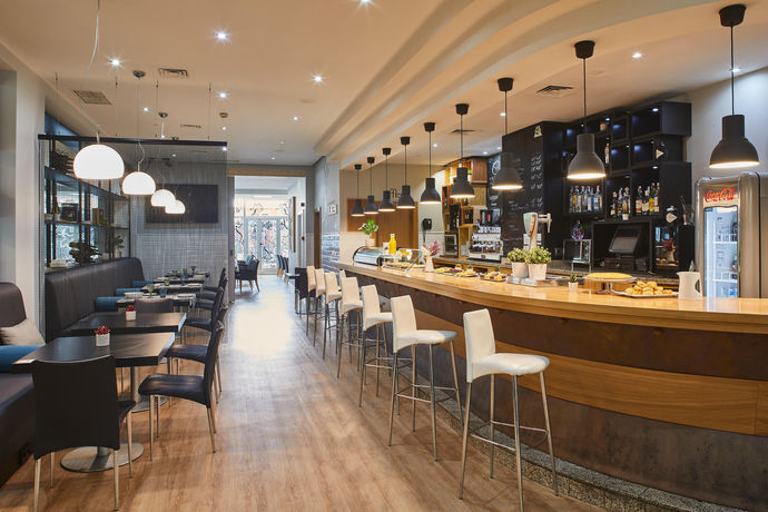 Imagen del bar/restaurante del Hotel Silken Juan De Austria. Foto 2