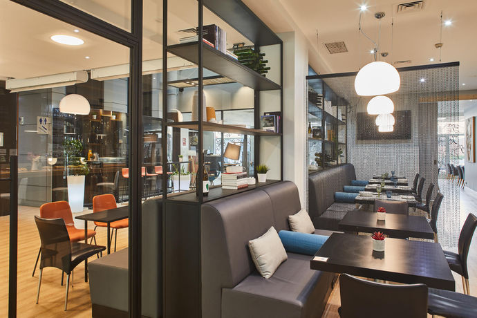 Imagen del bar/restaurante del Hotel Silken Juan De Austria. Foto 3