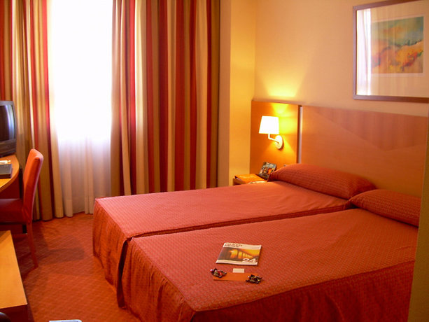 Imagen de la habitación del Hotel Silken Luis De León. Foto 8