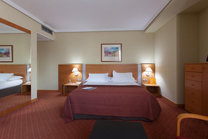 Imagen de la habitación del Hotel Silken Luis De León. Foto 9