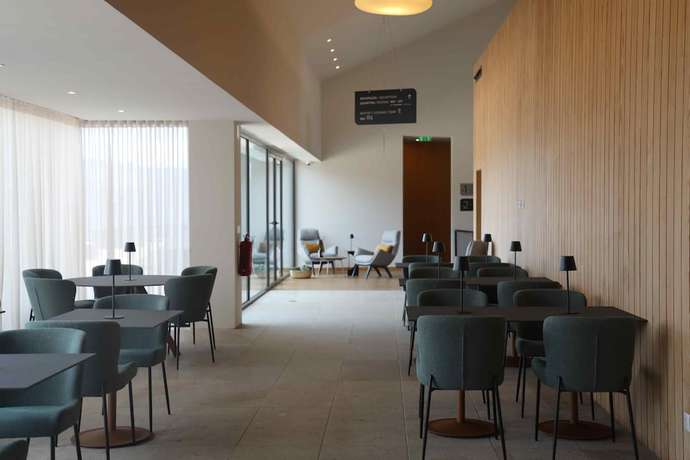 Imagen del bar/restaurante del Hotel Silken Mezio National Park. Foto 2