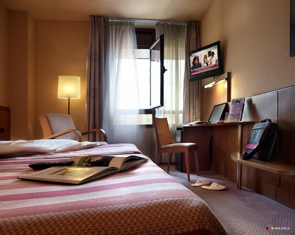 Imagen de la habitación del Hotel Silken Monumental Naranco. Foto 8