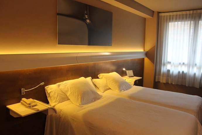 Imagen de la habitación del Hotel Silken Monumental Naranco. Foto 10