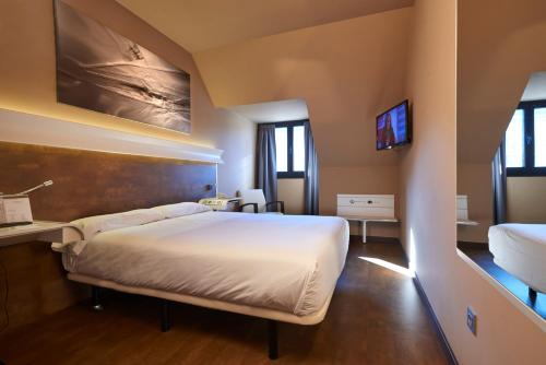 Imagen de la habitación del Hotel Silken Monumental Naranco. Foto 7