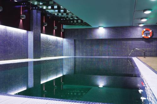 Imagen de la piscina del Hotel Silken Monumental Naranco. Foto 20