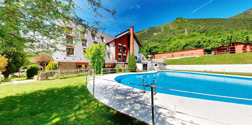 Imagen de la piscina del Hotel Silken Ordesa. Foto 18