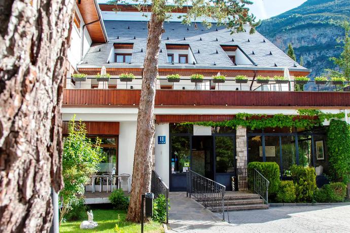 Imagen de los exteriores del Hotel Silken Ordesa. Foto 11