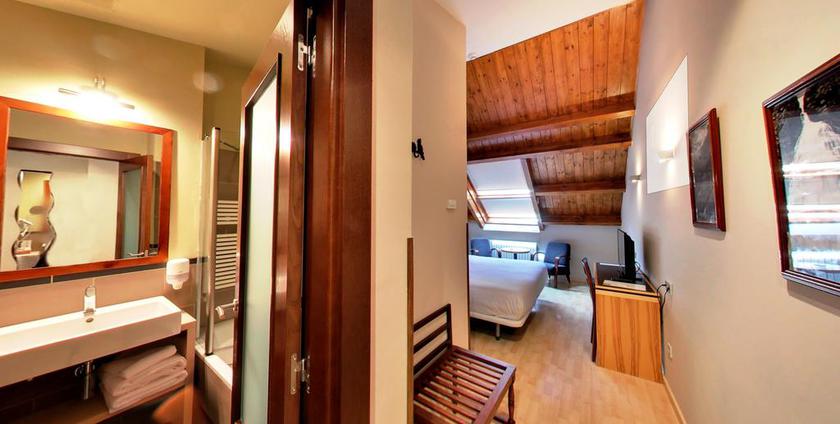 Imagen de la habitación del Hotel Silken Ordesa. Foto 8