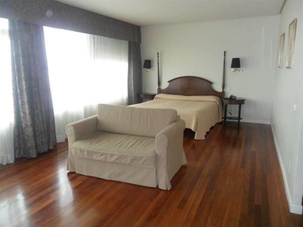 Imagen general del Hotel Silken Palacio Uribarren. Foto 6