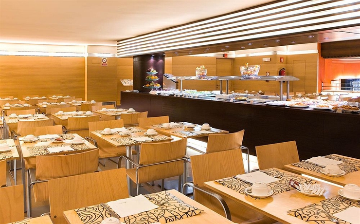 Imagen del bar/restaurante del Hotel Silken Puerta De Valencia. Foto 1