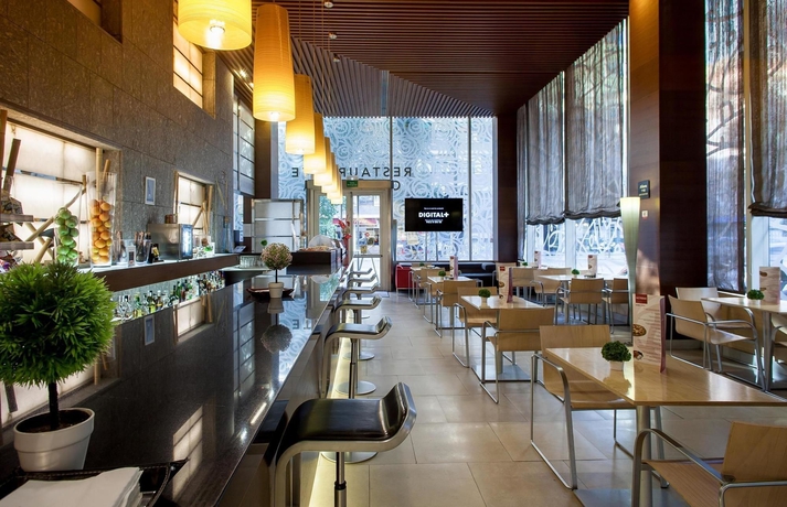 Imagen del bar/restaurante del Hotel Silken Puerta De Valencia. Foto 3