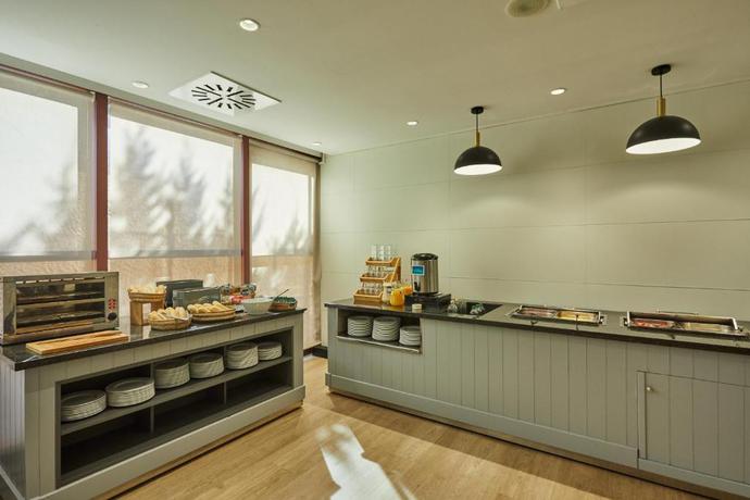 Imagen del bar/restaurante del Hotel Silken Puerta Madrid. Foto 5