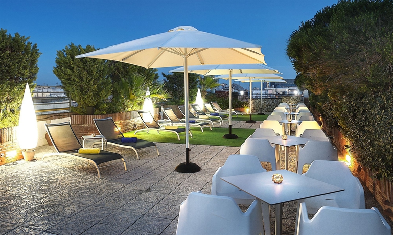 Imagen de los exteriores del Hotel Silken Ramblas. Foto 12