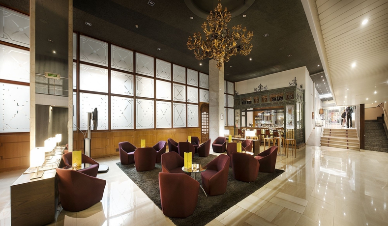 Imagen del bar/restaurante del Hotel Silken Ramblas. Foto 3